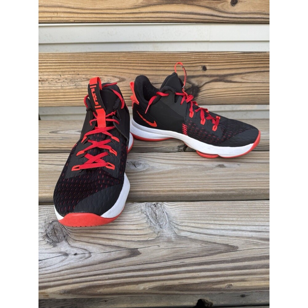 Nike LeBron Witness 5 Basketball Shoes Black Red Sneakers  Mens Size 11.5 Used